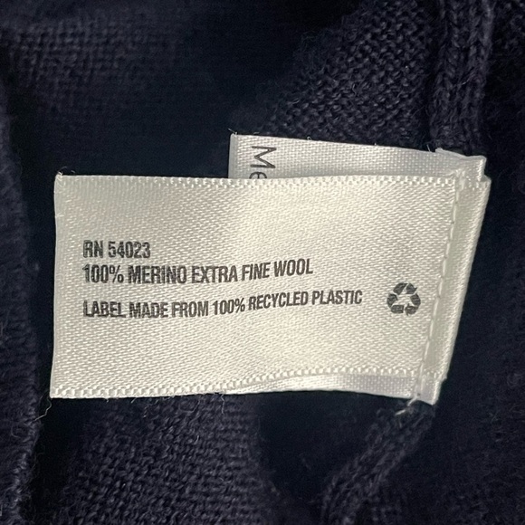 GAP Extra Fine Merino Wool Sweater Long Sleeve Mens V-Neck Sweater - Picture 6 of 8